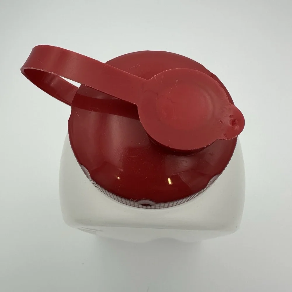 Rubbermaid Servin Saver Pitcher 2 QT Beverage Container Bottle Red‎ Flip Lid